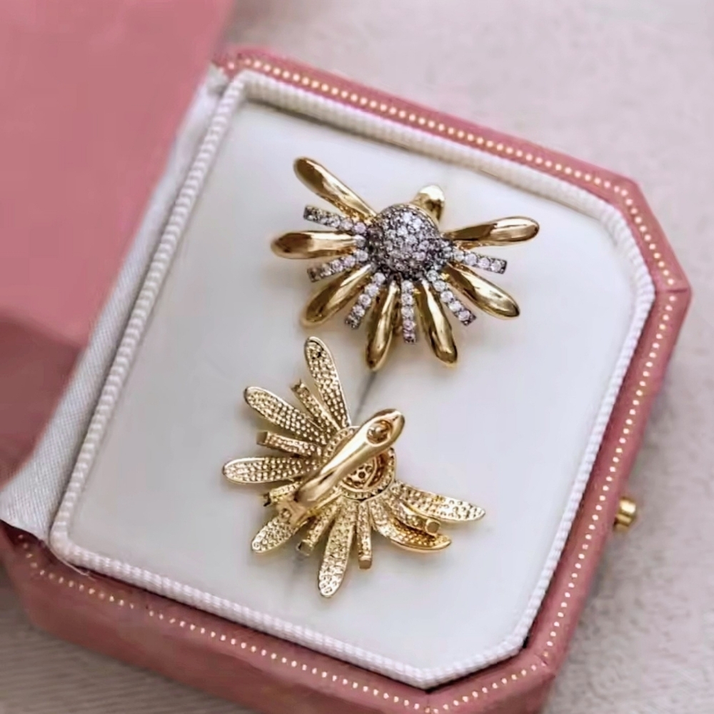 Luxurious flower earrings made of zirconia and copper; nwot